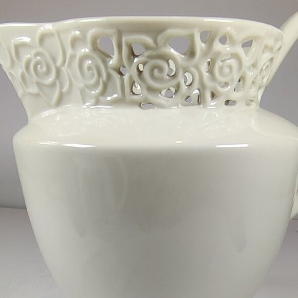 L.Godinger, Large Water Pitcher. Carved floral design in an open lace pattern. - Picture 5 of 5